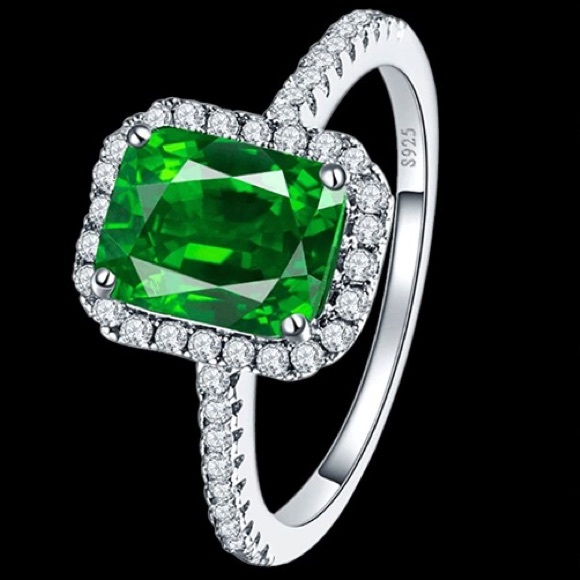 Emerald Halo Ring - Picture 4 of 10
